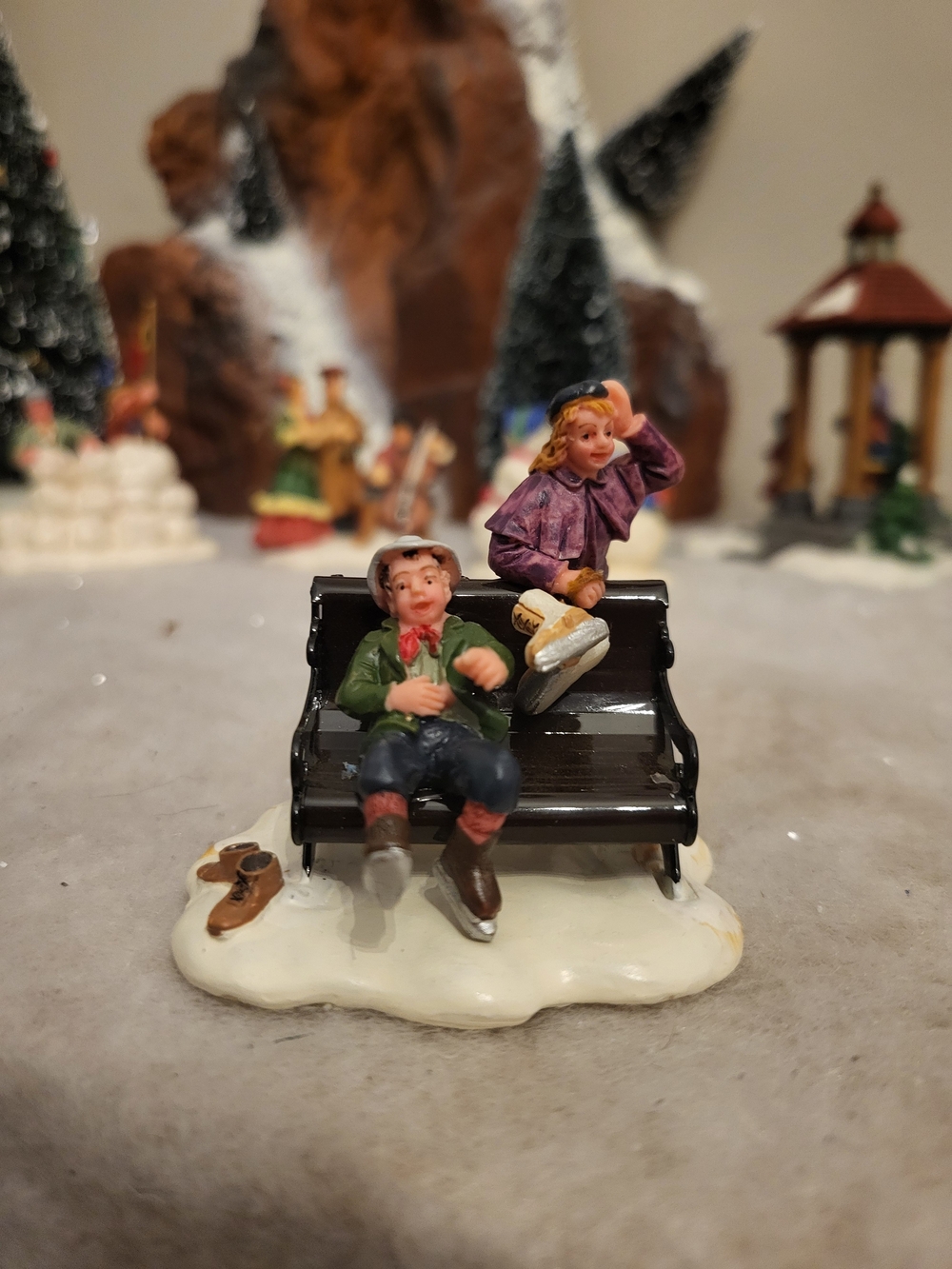 Lemax Village Collection First-Time Skater Set Figure Skating Bench Piece
